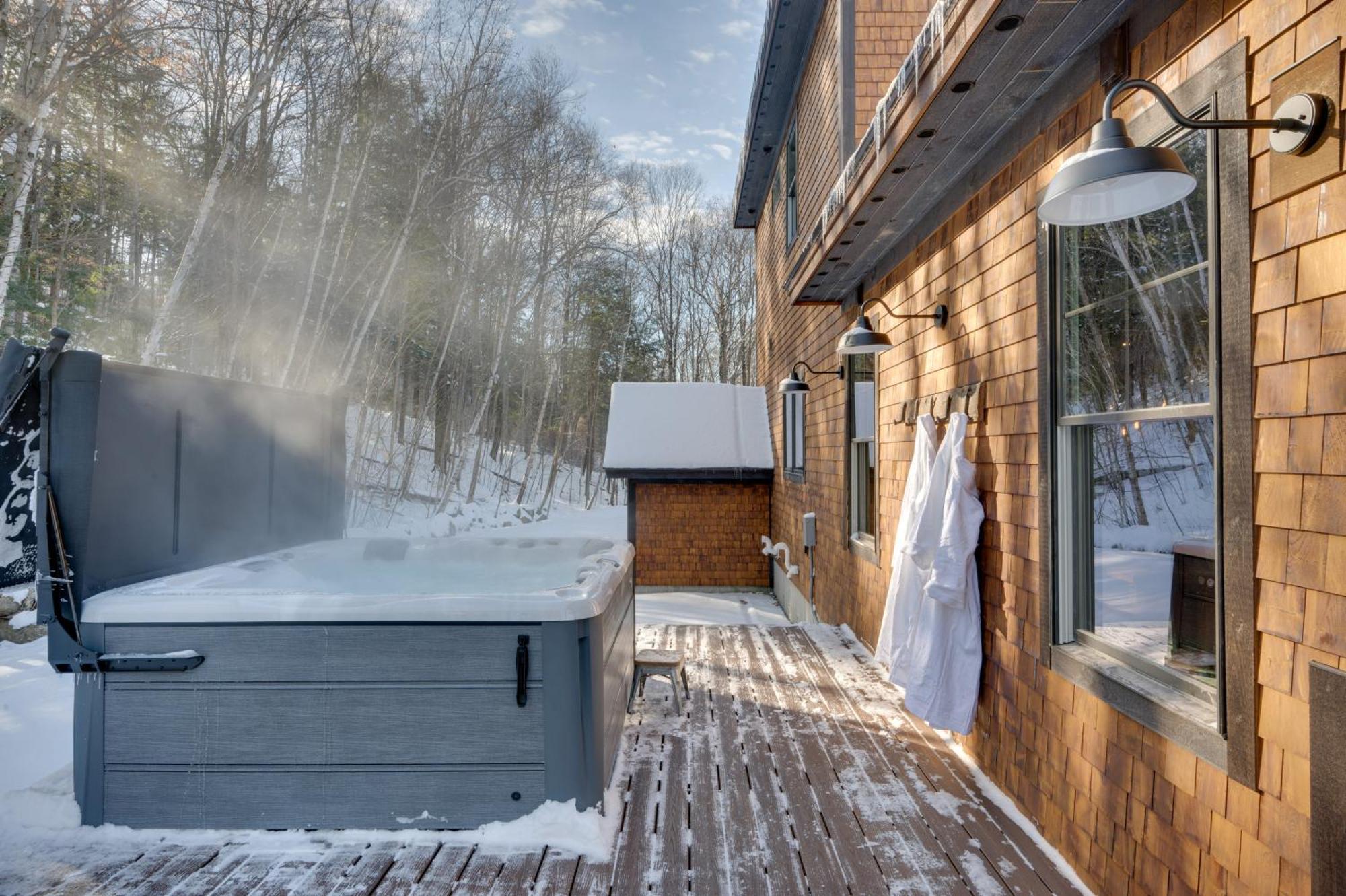 The Fox House Luxe Lincoln Home With Hot Tub Exterior photo